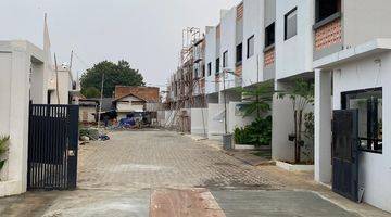 Gambar 2 Rumah Primary 3 lantai, ada Rooftop, Minimalis dalam Cluster di Pondok Cabe Udik, Pamulang Tangerang Selatan