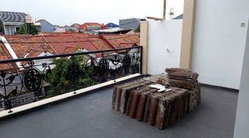 Gambar 2 Rumah 2 Lantai Bagus Unfurnished SHM di Bulevar Hijau, Bekasi b0027 