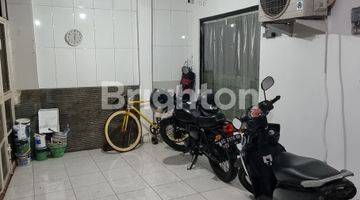 Gambar 1 Rumah KOST aktif 2 lantai di kedung tarukan Surabaya