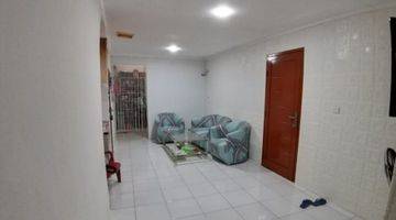 Gambar 3 Rumah besar jalan waru jakbar