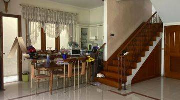 Gambar 3 Dijual Rumah Secondary Semi Furnished 2 Lantai Shm Bagus