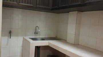 Gambar 2  Rumah Murah 2 Lantai Semi Furnished, Harga Cuma 1 Milyaran Di Taman Sutorejo, Surabaya