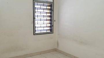 Gambar 1  Rumah Murah 2 Lantai Semi Furnished, Harga Cuma 1 Milyaran Di Taman Sutorejo, Surabaya