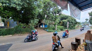 Gambar 2 Tanah Javling Pinggir Jalan Raya Muntal Unnes 