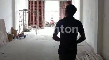 Gambar 5 Ruko Siap Pakai Untuk Usaha Di Kawasan Ramai