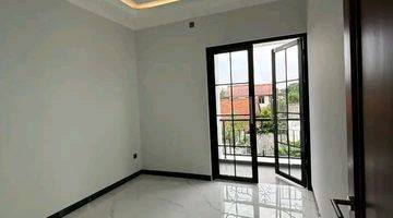 Gambar 2 Dijual Rumah 2 Lantai Ideal Bergaya Modern