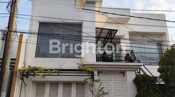 Gambar 1 RUMAH MEWAH DI  DI JALAN TUKAD NADUNG