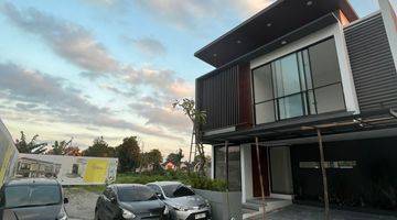 Gambar 1 Rumah 2 Lantai Semi Furnished SHM di Jl Raya Tajem, Yogyakarta