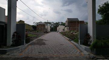 Gambar 1 Rumah Modern di Lokasi Asri Adem Tenang di Utara Yogyakarta