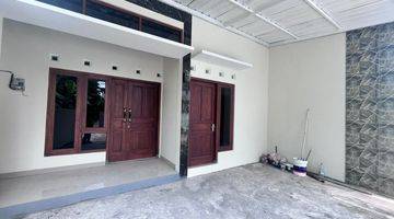 Gambar 2 Carport 2 Mobil, Rumah Cantik Jogja Modern, Siap Huni