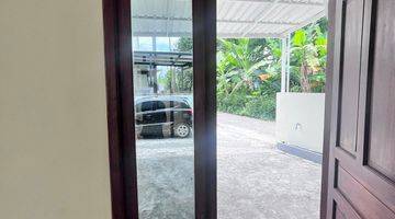 Gambar 4 Carport 2 Mobil, Rumah Cantik Jogja Modern, Siap Huni