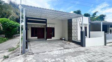 Gambar 1 Carport 2 Mobil, Rumah Cantik Jogja Modern, Siap Huni