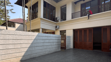 Gambar 2 For Rent Rumah 2 Lantai Ada Pool Dalam Komplek Elite