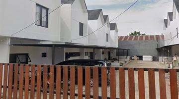 Gambar 1 Rumah 2 Lantai Dalam Mini Cluster Kondisi Bagus Siap Huni