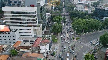 Gambar 3 Gedung 10 Lantai Dekat Thamrin & Bundaran HI