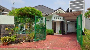 Gambar 1 Dijual Rumah Depan Taman, Asri, Gratis Ac di Kencana Loka