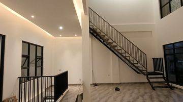 Gambar 2 rumah 3 lantai baru dijual Full Furnished Palagan Area