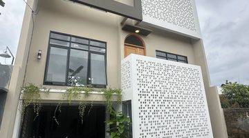 Gambar 1 rumah 3 lantai baru dijual Full Furnished Palagan Area