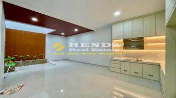 Gambar 4 Rumah Mewah 3 Lantai Semi Furnished Siap Renovasi Beverly Green