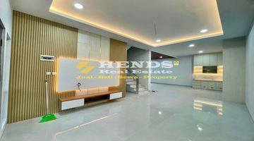 Gambar 2 Rumah Mewah 3 Lantai Semi Furnished Siap Renovasi Beverly Green