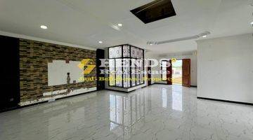 Gambar 4 Rumah Mewah 2 Lantai Unfurnished Di Costarina Boulevard