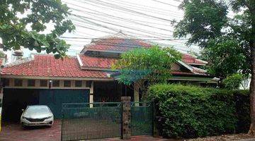 Gambar 1 Dijual rumah dengan pekarangan luas