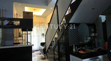 Gambar 5 Rumah Cantik Di Jual Tiga Lantai  Model Eropa