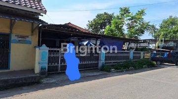 Gambar 1 RUMAH BESAR PINGGIR JALAN