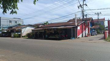 Gambar 2 Rumah tepi jalan Kom Yos Sudarso dekat area pasar tradisional