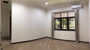 Gambar 4 Rumah 2 Lantai Bagus SHM di Pakuwon City Villa Westwood