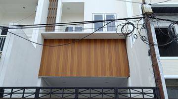 tampak depan rumah  tomang baru minimalis modern