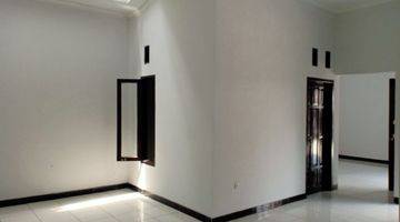 Gambar 5 Rumah Bagus Unfurnished SHM di Condet Jakarta Timur