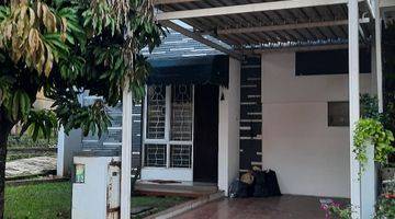 Gambar 1 Rumah pojok cantik baru dicat & dirapihkan