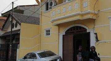 Gambar 4 Rumah/Kost Tebet

kt 15+1

km 8

2 Dapur

garasi 2 Mobil/16motor

lt 161

lb 247

shm

harga 6m Nego Sampai Deal

