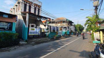 Gambar 4 Rumah Di Karah Bibis Di Nol Jalan Raya Yang Strategis Dan Padat Penduduk Dan Depan Sekolah Dekat Dengan Unesa Ketintang. Royal Plaza , Pintu Tol Gunung Sari