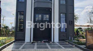 Gambar 1 Rumah Type Grand Lyndon Di Barat Surabaya. Gate Perumahan Wilayah Surabaya  Cluster Nya Ikut Wilayah Gresik. Rumah 2 Lantai Di Nol.jalan Raya Memganti