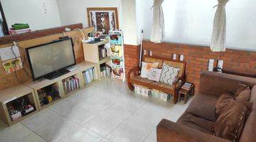 Gambar 4 Rumah 2 Lantai SHM Semi Furnished Hadap Timur di Jalan Mekarwangi Sariwangi