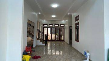 Gambar 4 Di jual rumah newly renovated classic design dalam komplek 