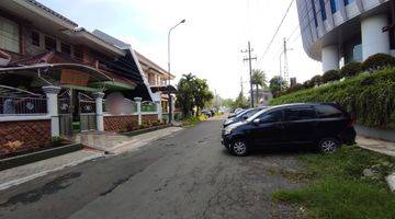 Gambar 5 Rumah Hook 2 Lantai Furnished SHM di Jl Manyar Kertoadi, Surabaya