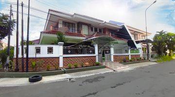 Gambar 1 Rumah Hook 2 Lantai Furnished SHM di Jl Manyar Kertoadi, Surabaya