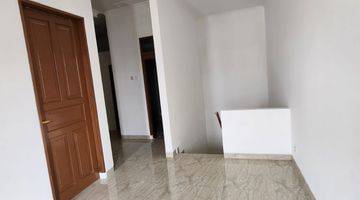 Gambar 3 DISEWA CEPAT RUMAH HOOK,HABIS RENOVASI,SHM,& 2 LANTAI