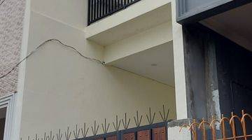 Gambar 1 Rumah 2,5 Lantai Area Grogol 