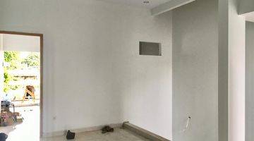 Gambar 2 Rumah 2 Lantai Baru Unfurnished SHM di Jl. Soka Jingga, Jakarta Barat