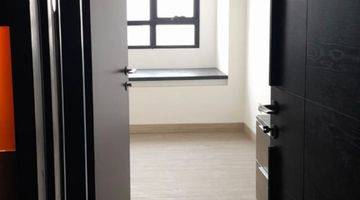 Gambar 1 Apartement Collins Boulevard Baru Semi Furnished