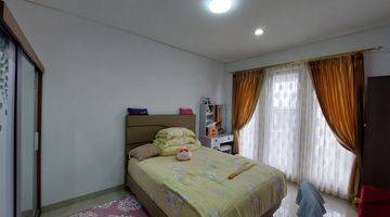 Gambar 1 Rumah Mewah Semi Furnished di Cluster Foresta Bsd