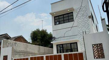 Gambar 1 Rumah 2 Lantai Modern Minimalis Daerah Bakti Jaya, Tangerang Selatan