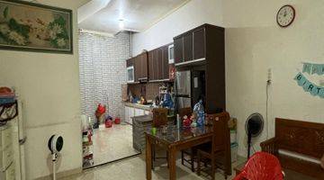 Gambar 4  Rumah Bagus Semi Furnished 3 Lantai SHM - Sertifikat Hak Milik