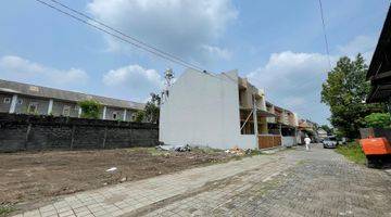 Gambar 4 Strategis Di Plemburan Antara Jl. Palagan Jl. Kaliurang