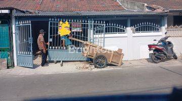 Gambar 1 rumah dipinggir jalan poris