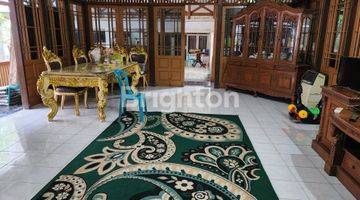 Gambar 4 Rumah cantik  di pinggir jalan raya AWS